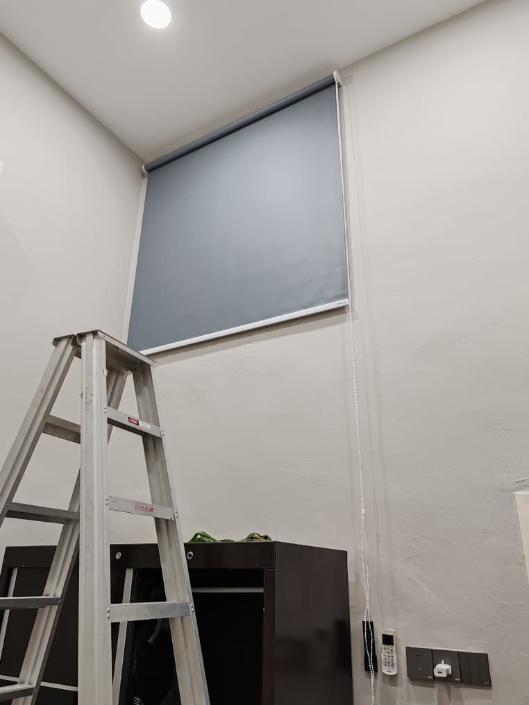BLACKOUT 100 ROLLER BLINDS
